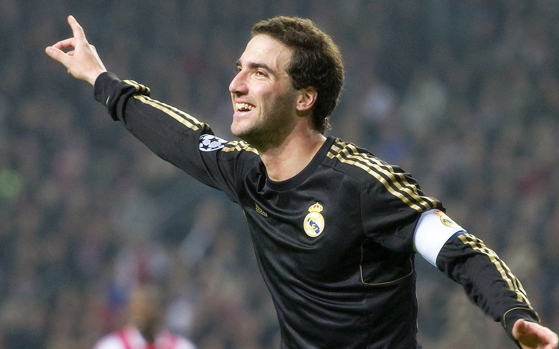 詹姆斯赛点兑现，北京国安淘汰北京首钢晋级四强，主帅激动落泪(詹姆斯球鞋一览表)